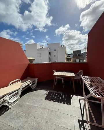 Aticos Con Terraza Rosamar شقة *